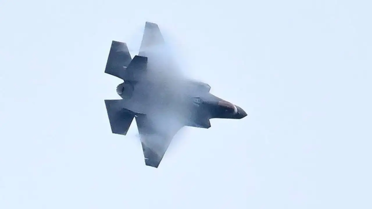 İran, ABD'nin Güç Sembolü F-35'i Vurdu: Yenilmezlik İddiası Çöküyor