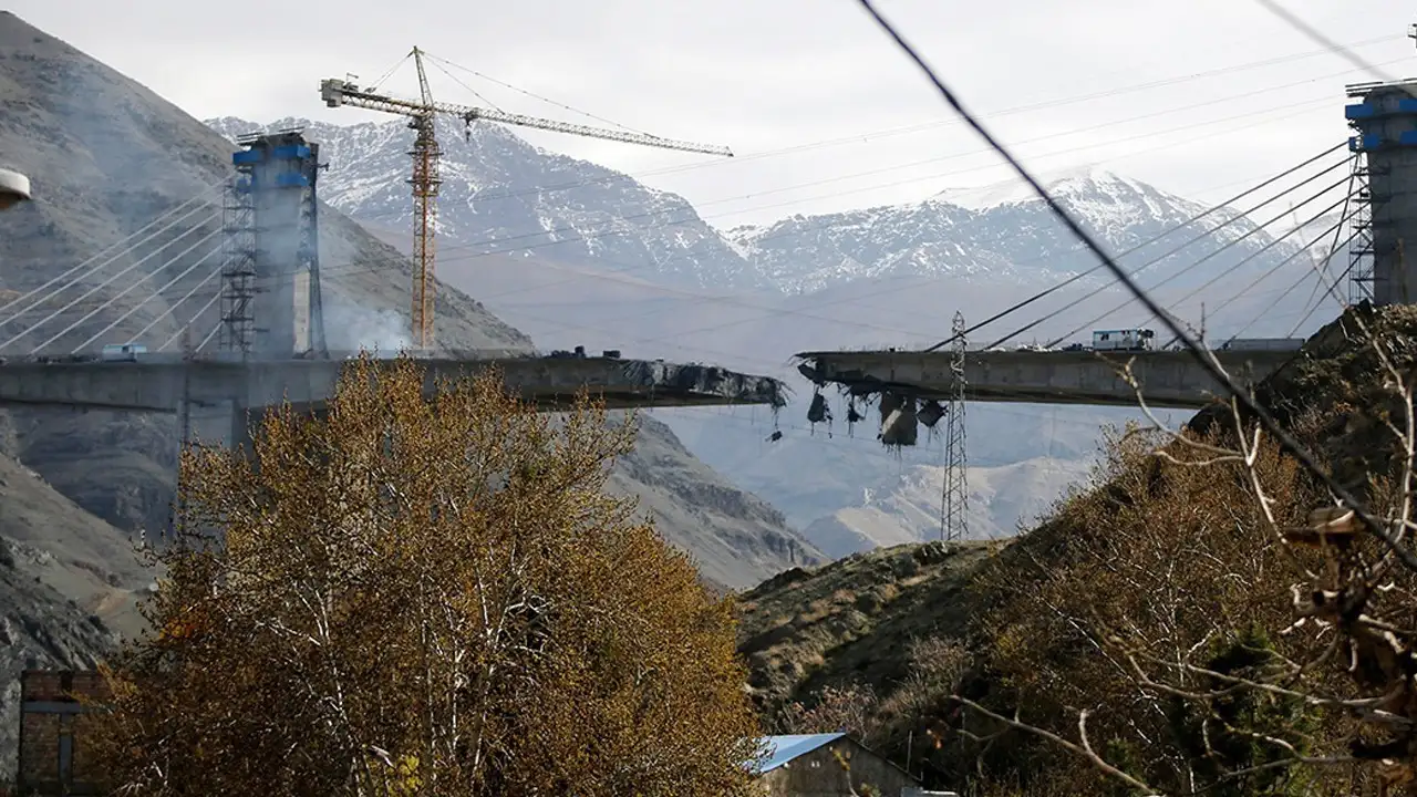 İran Basını: ABD-İsrail, Ülke Genelinde 4 Köprüye Saldırdı
