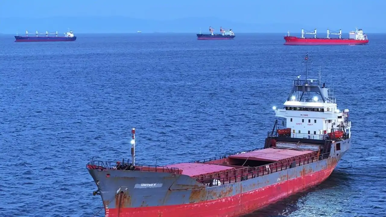 İran: Hürmüz Boğazı'ndan Son 24 Saatte 23 Gemi Geçti